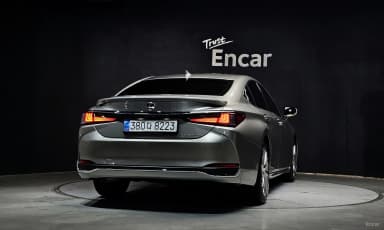ES300h 7th Generation