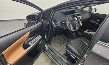 Prius V
