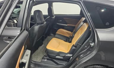 Prius V