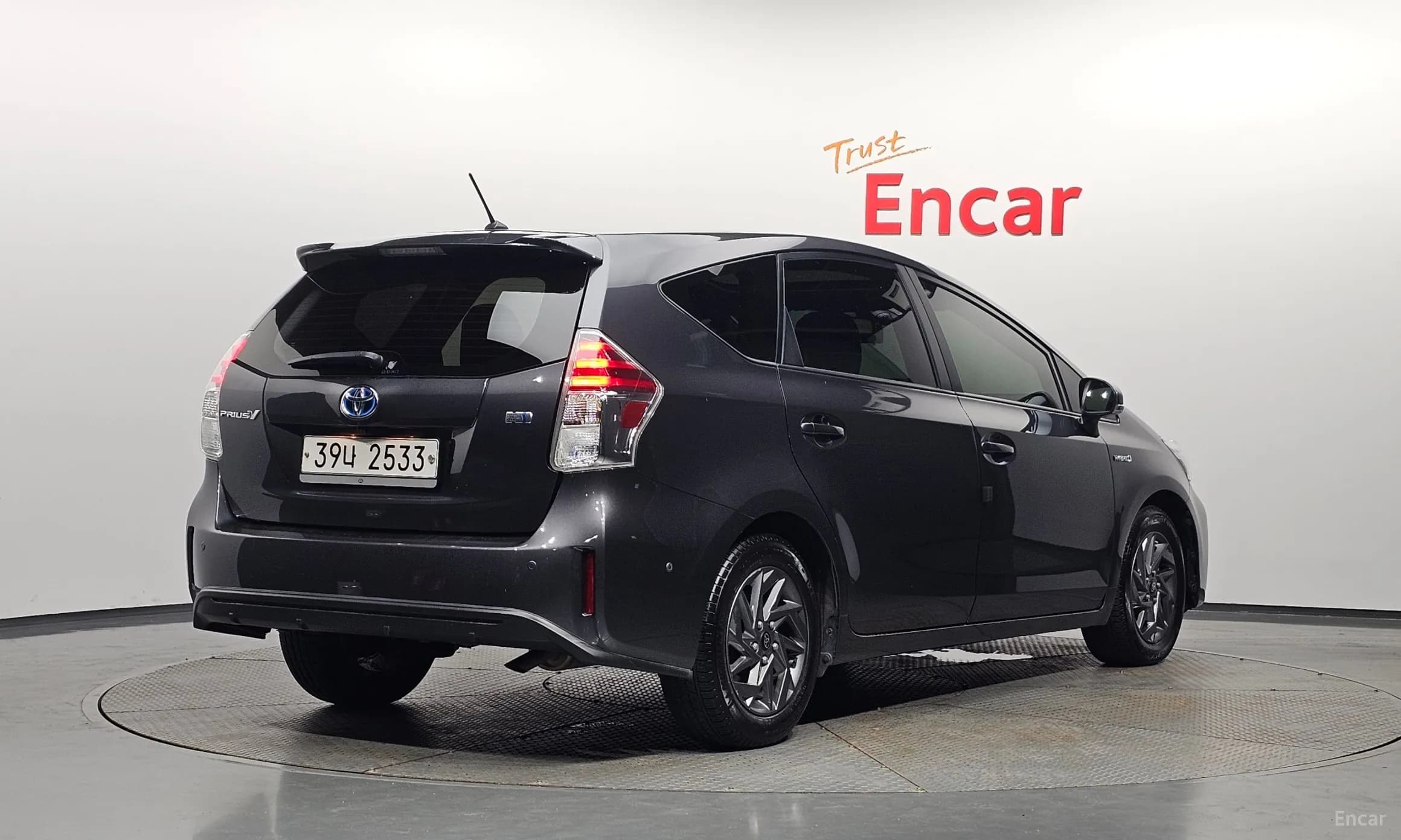 Prius V