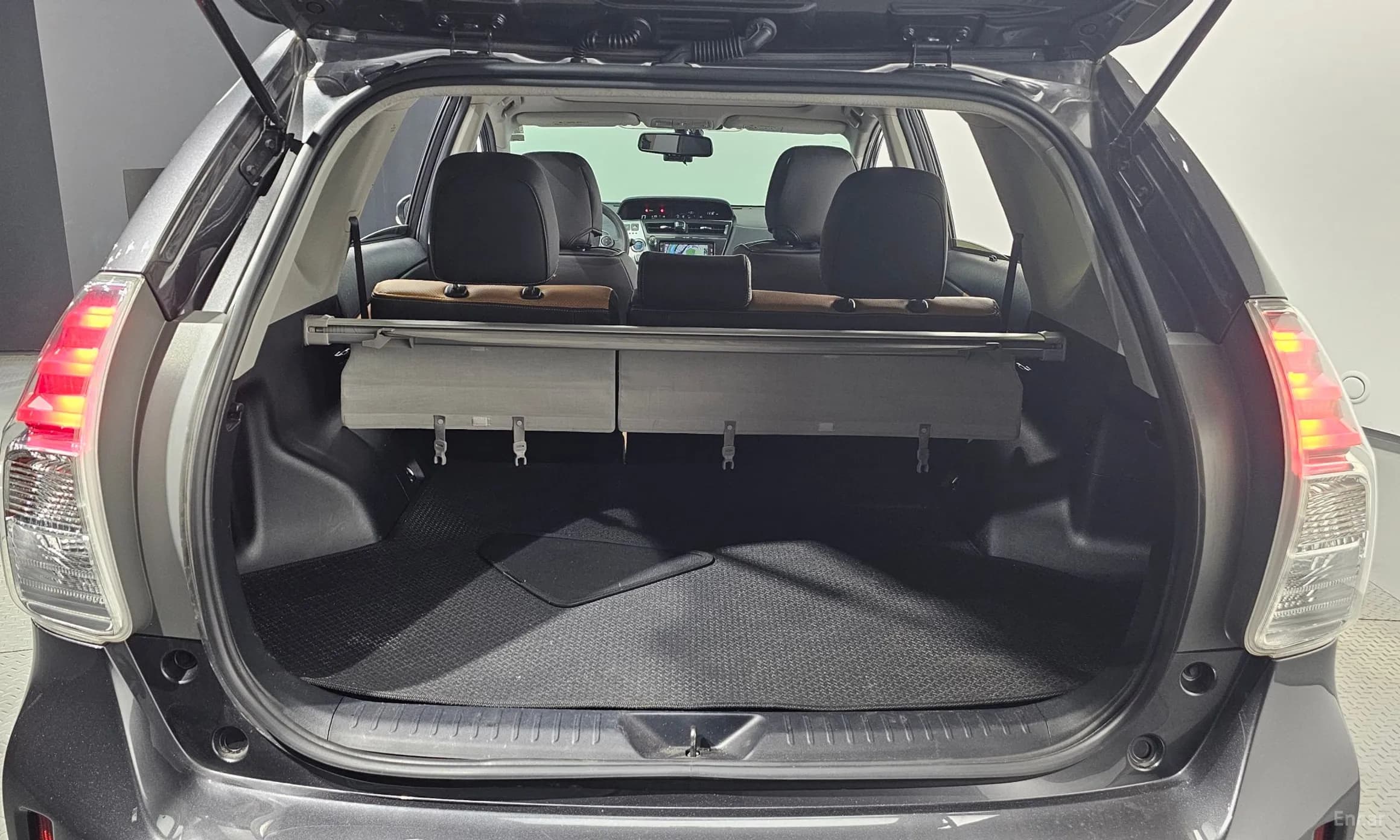 Prius V