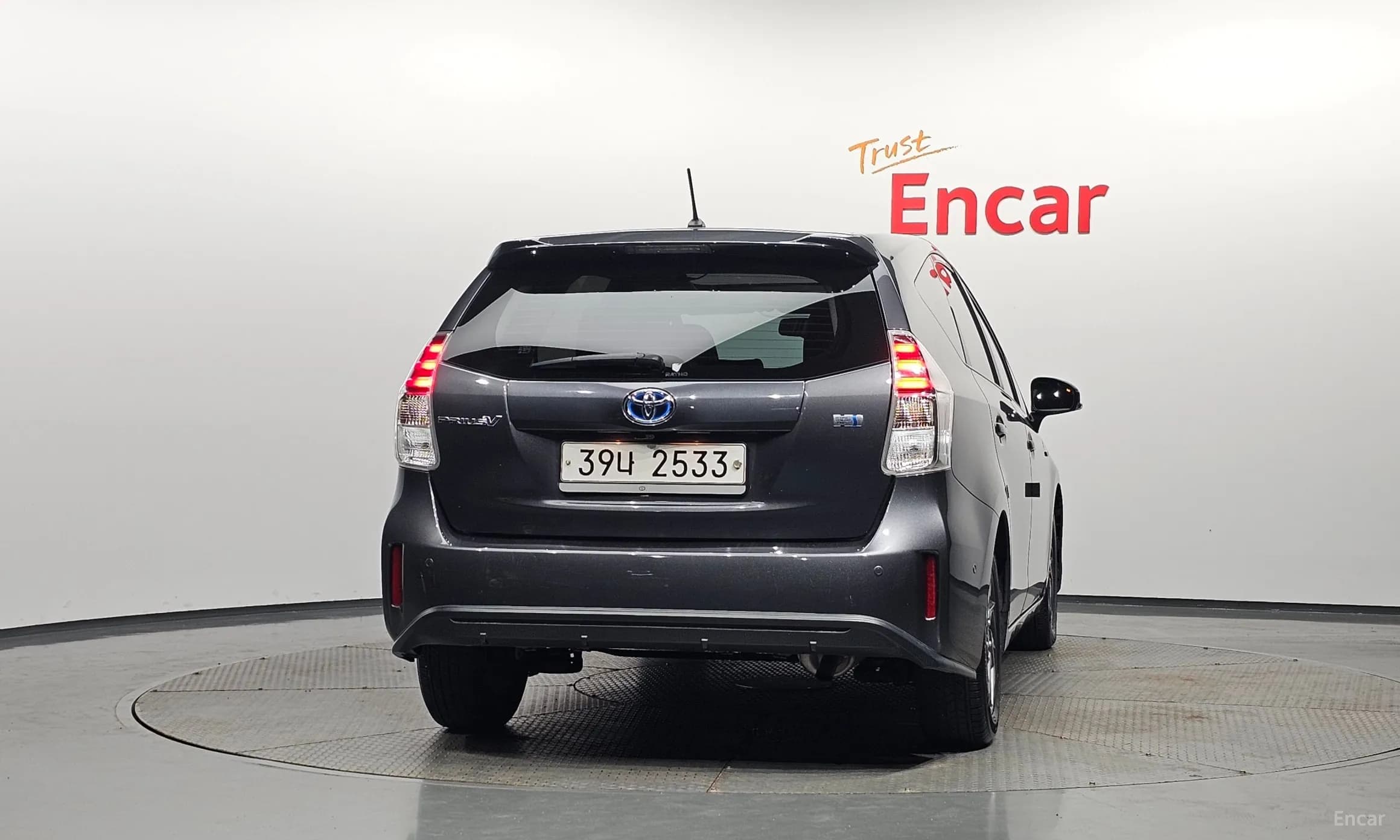 Prius V