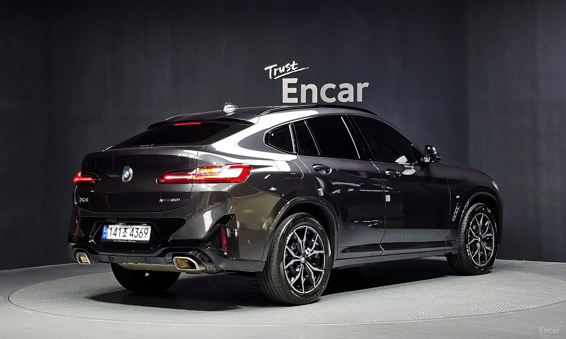 X4 (G02)