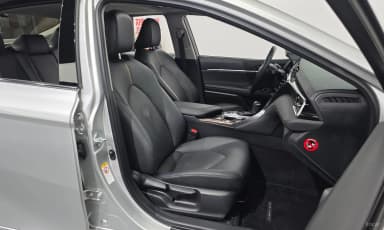 Camry (XV70)