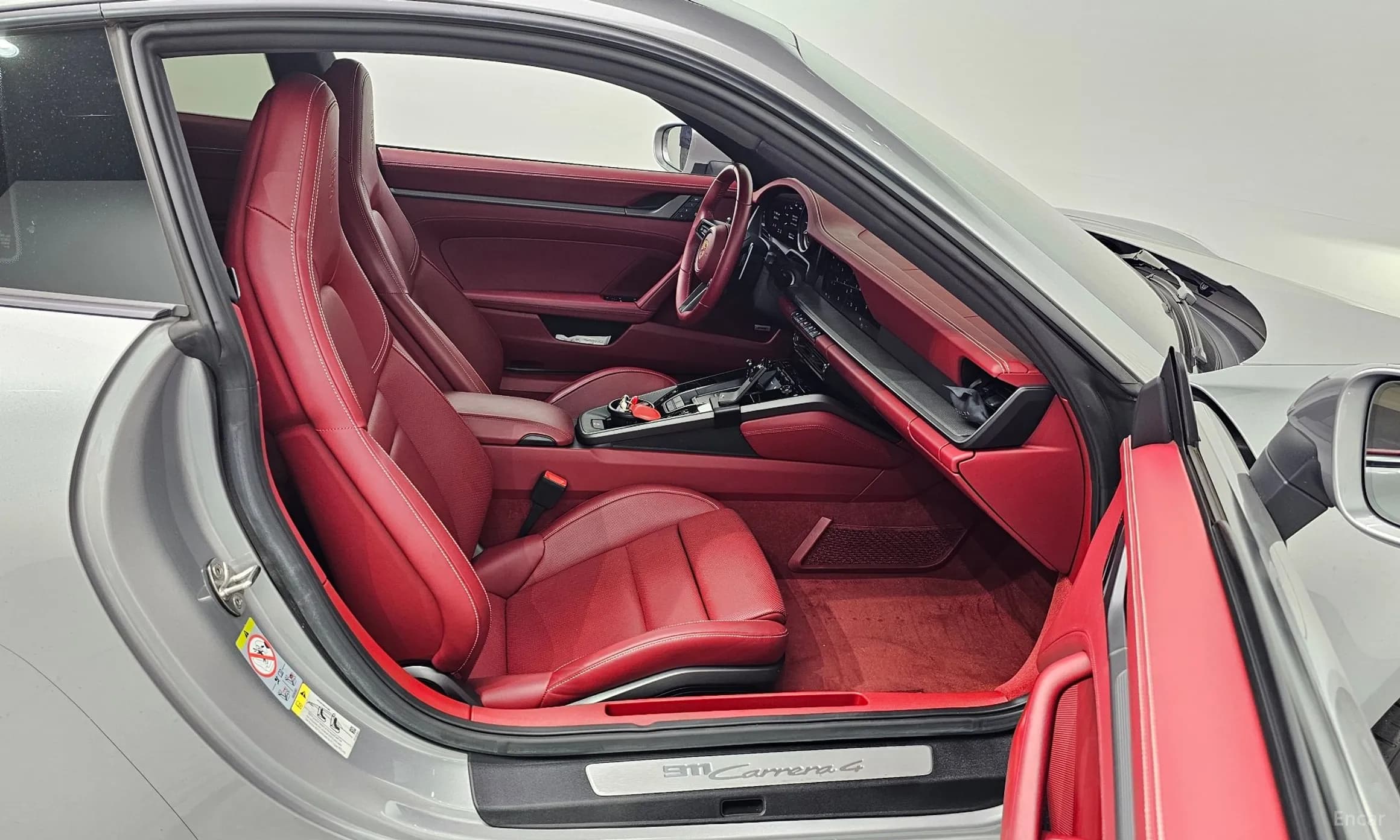 911 (992)