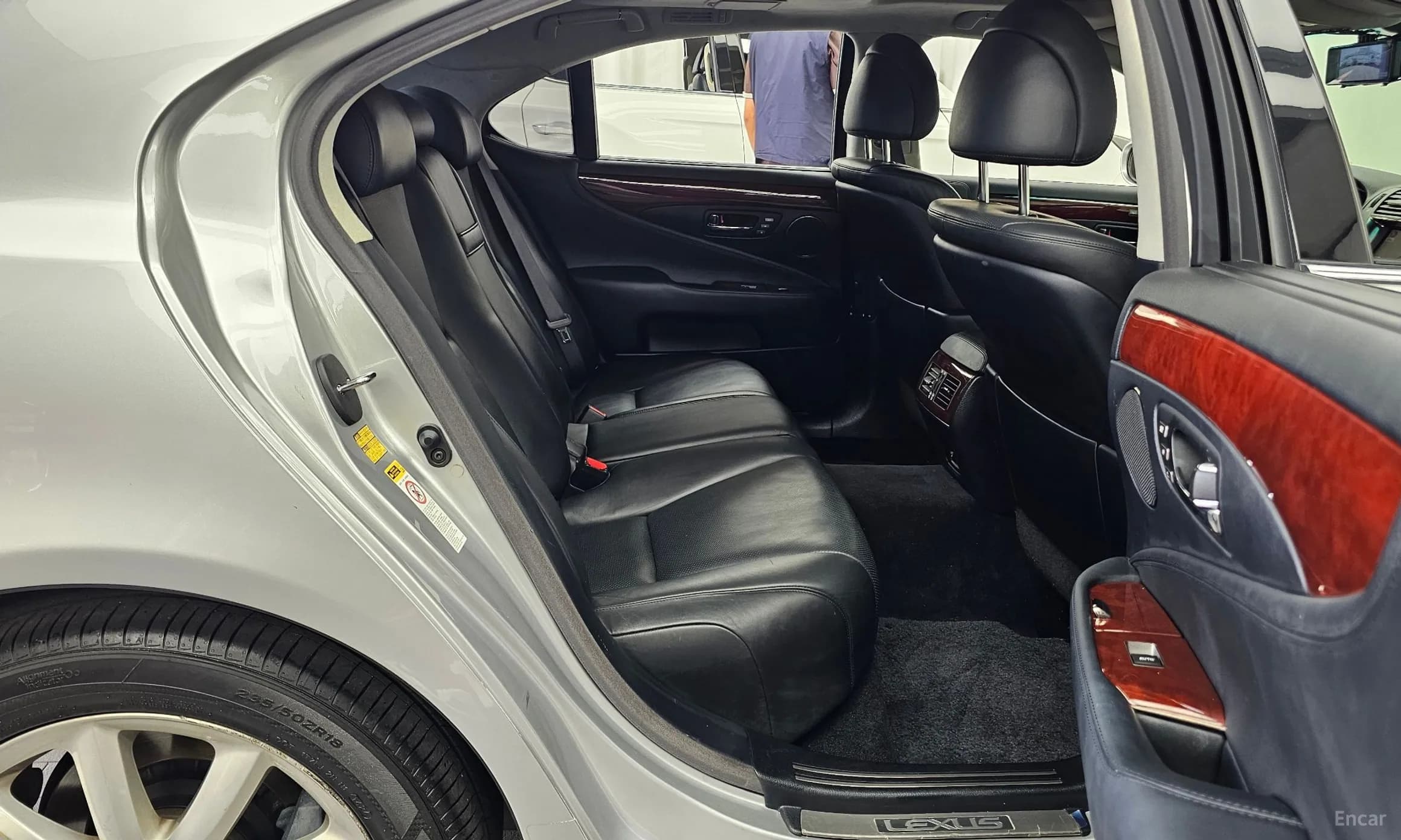 LS460