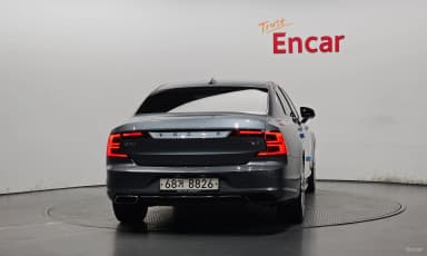 S90