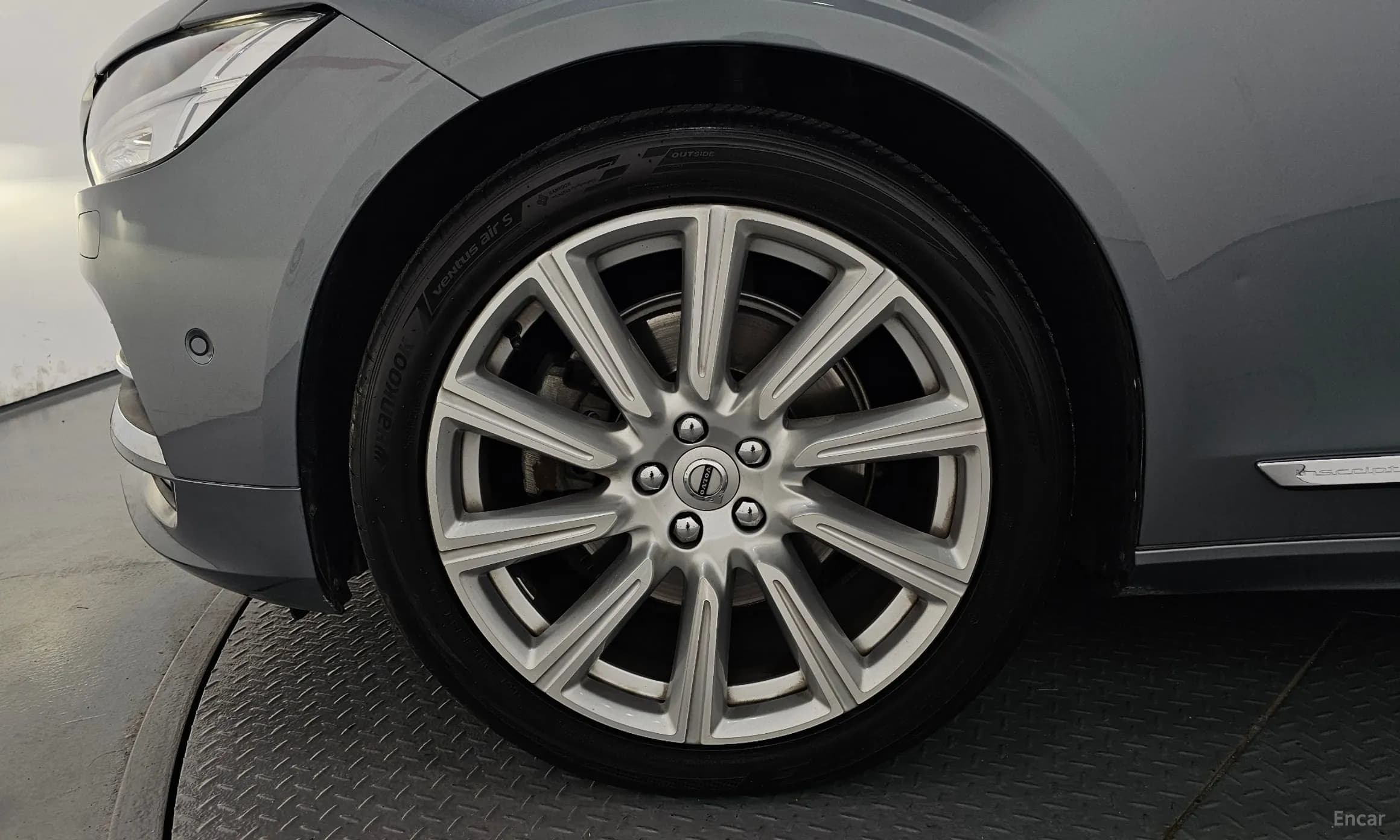 S90