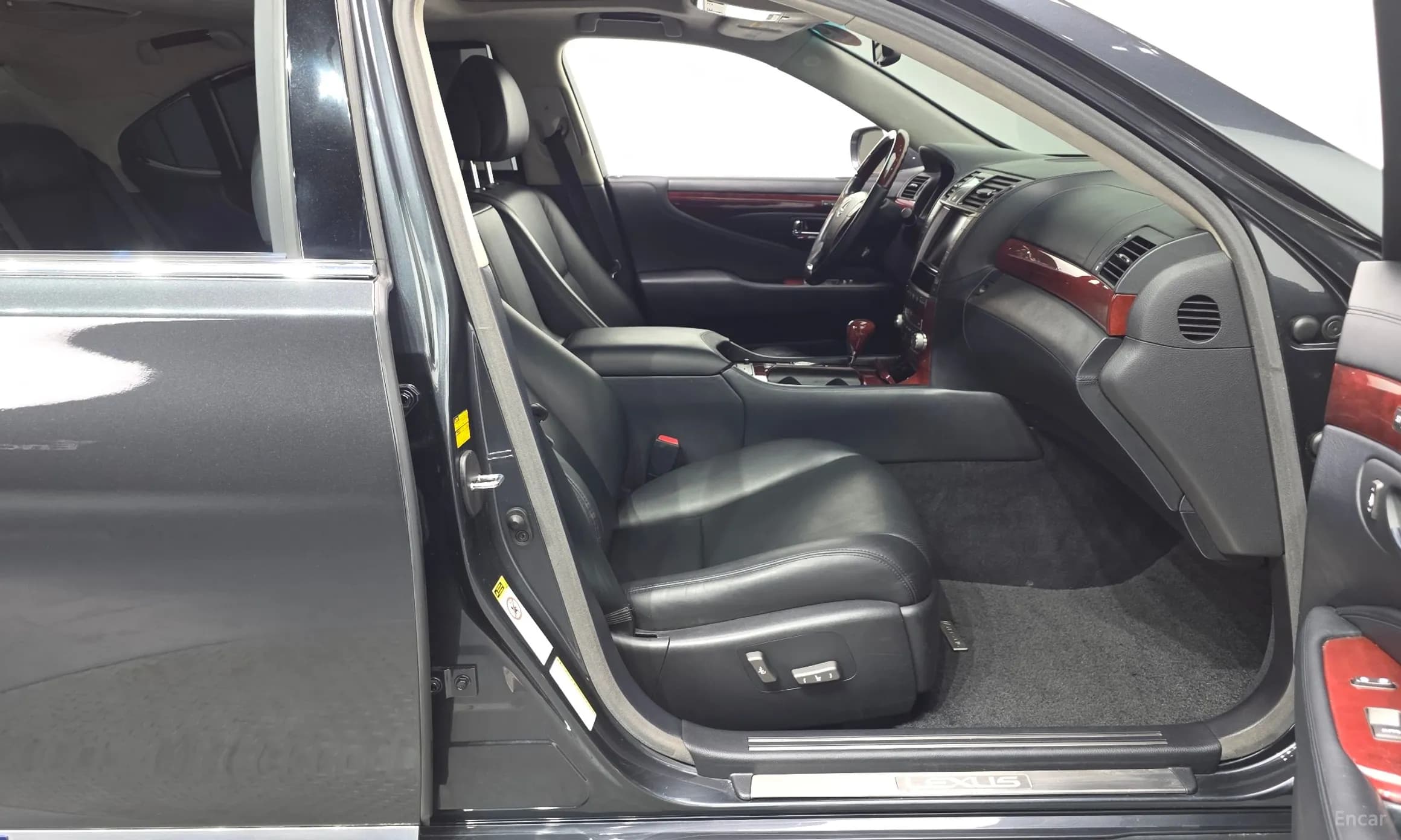LS600hL