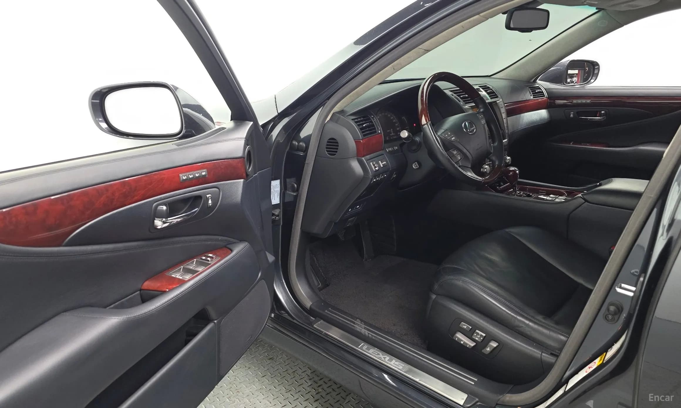 LS600hL