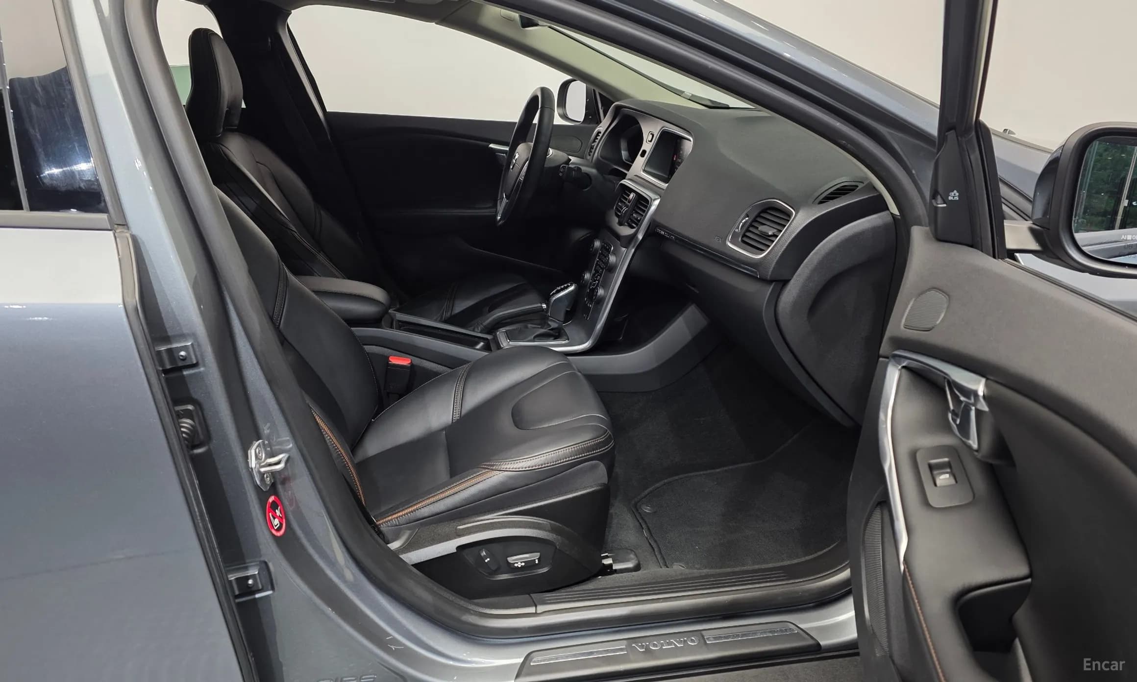V40 Cross Country