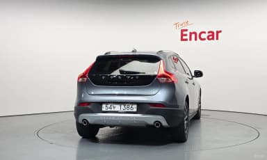 V40 Cross Country