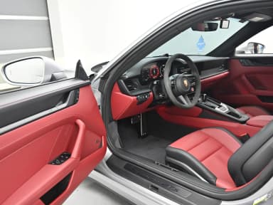 911 (992)