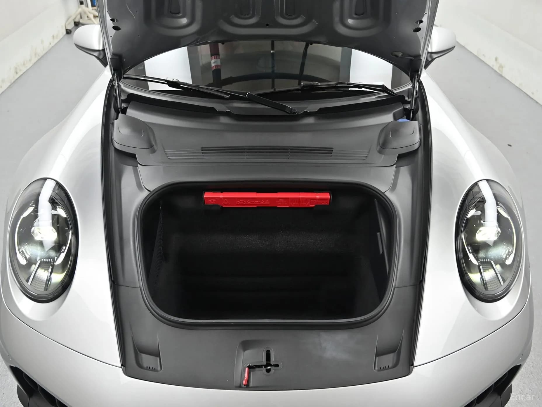 911 (992)