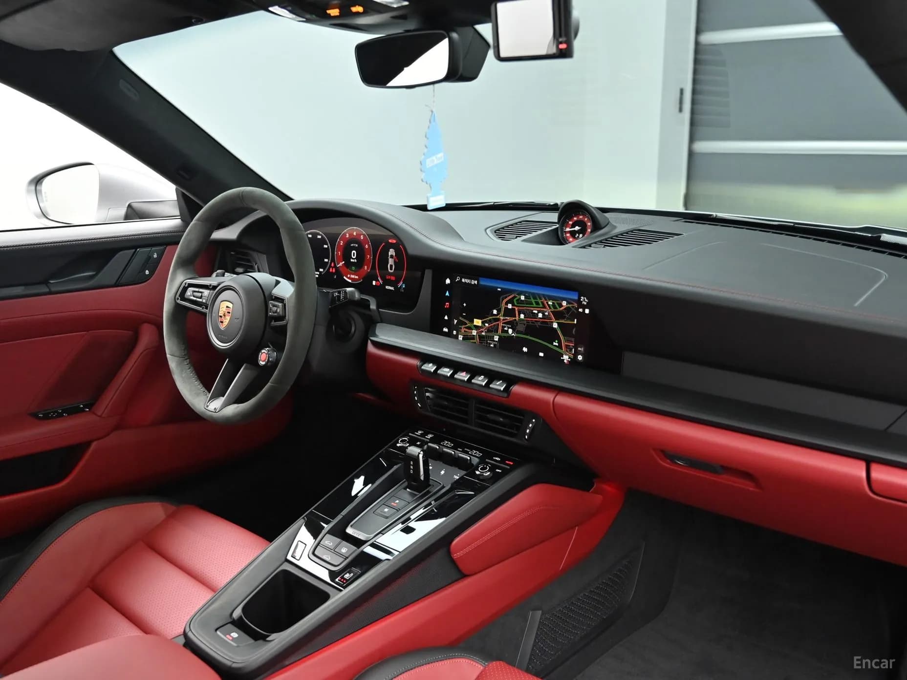 911 (992)