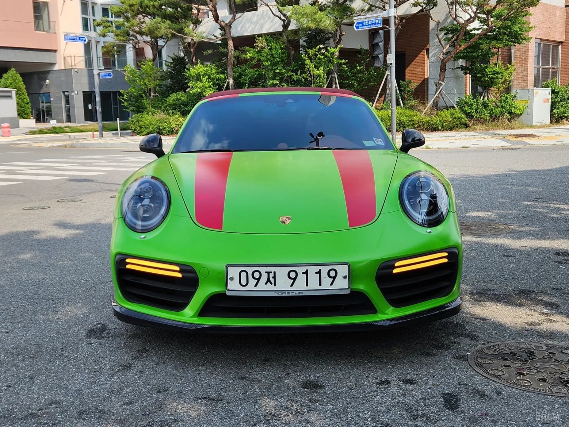 910