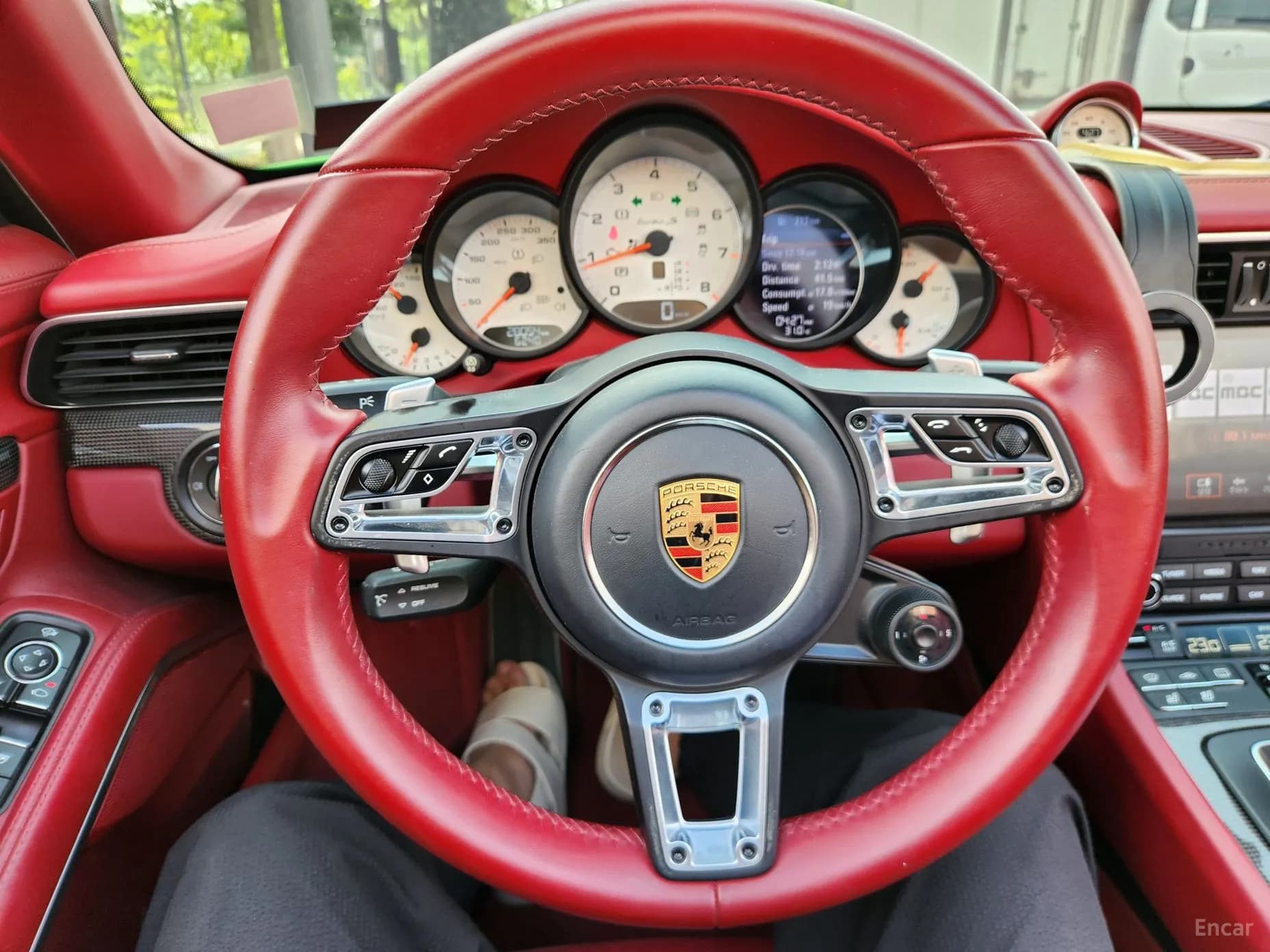 910