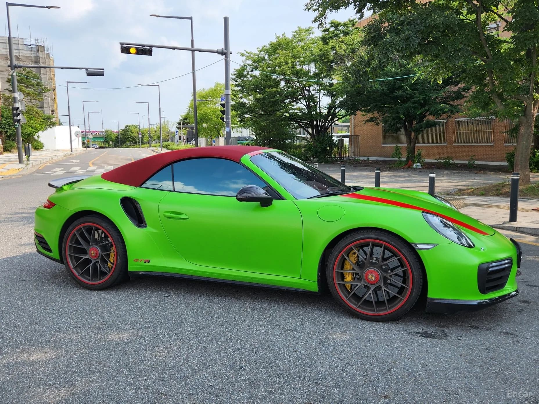 910