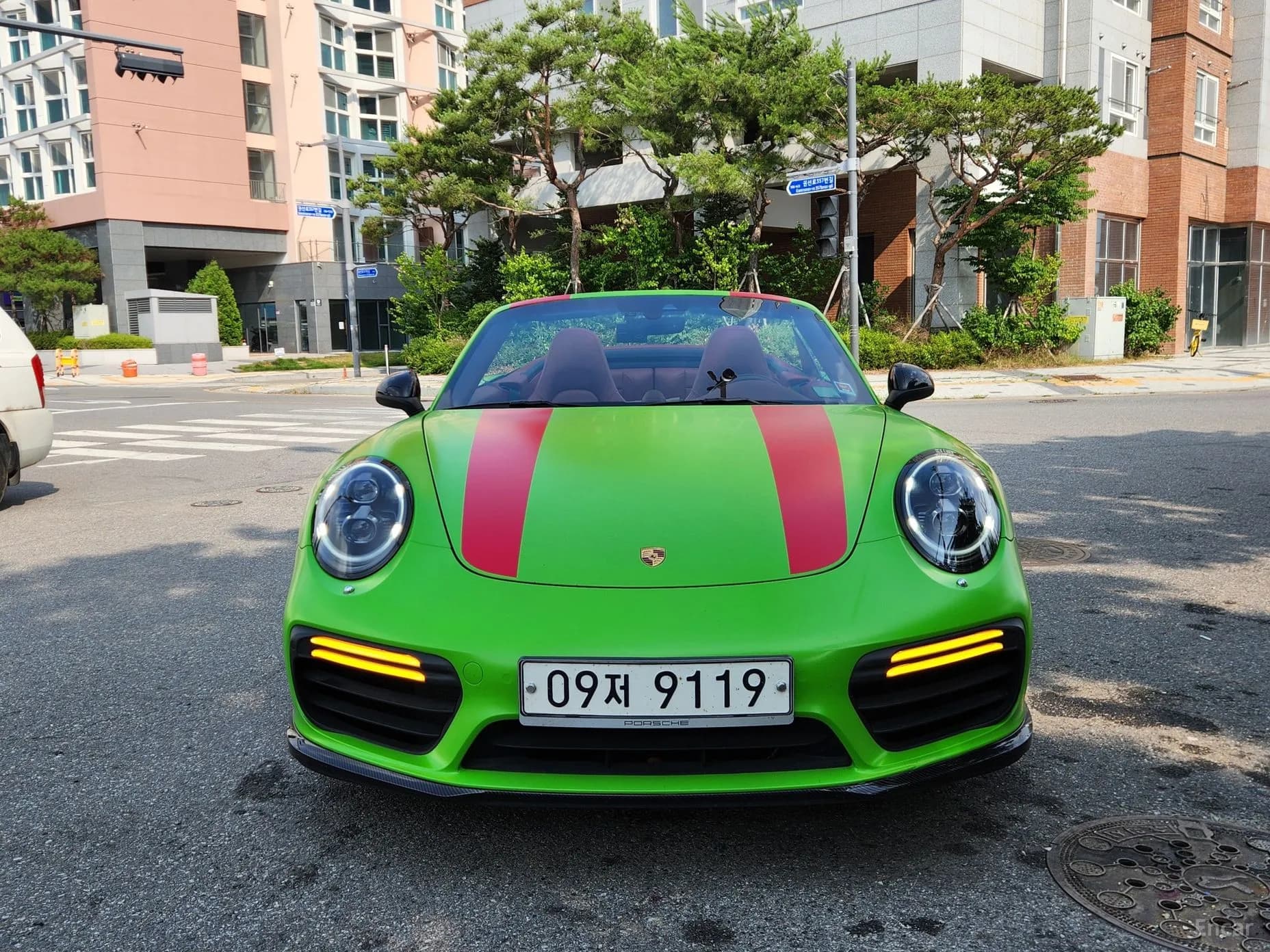 910