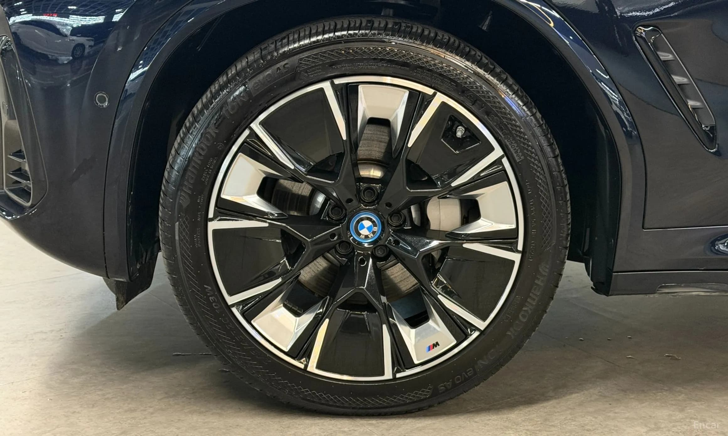 iX3