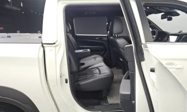 Rexton Sports Khan
