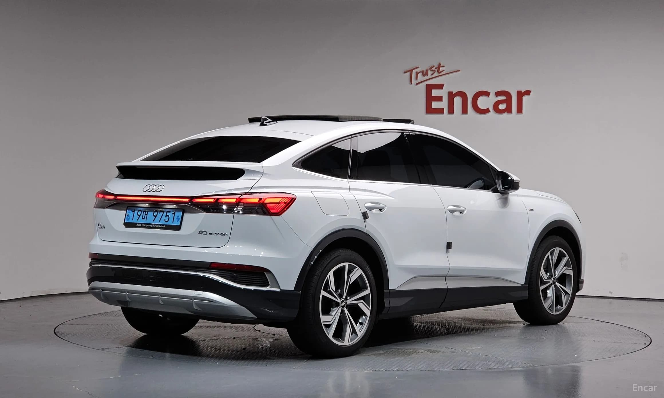 Q4 e-tron (F4)