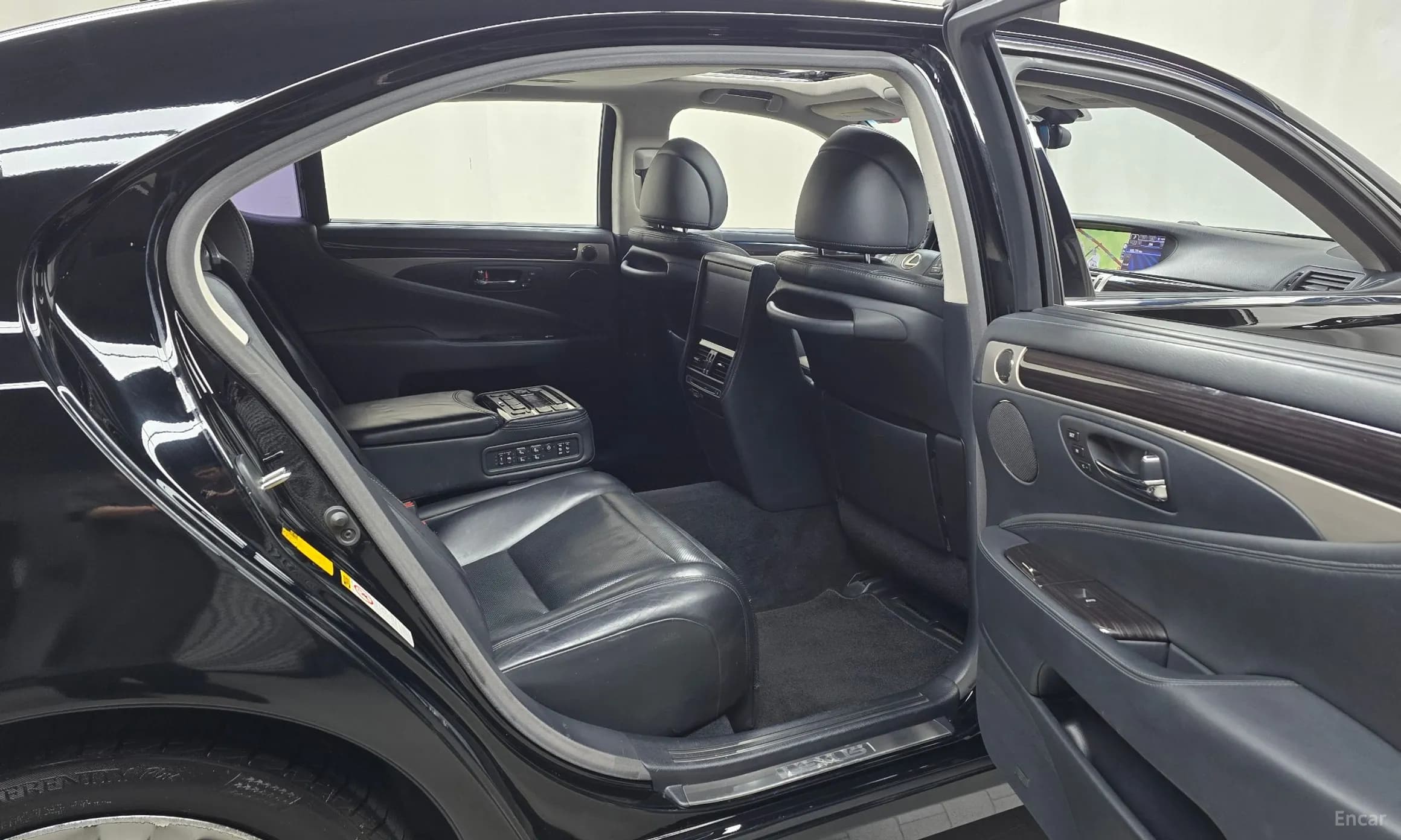 LS600hL