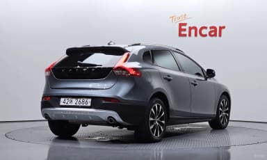 V40 Cross Country