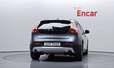V40 Cross Country