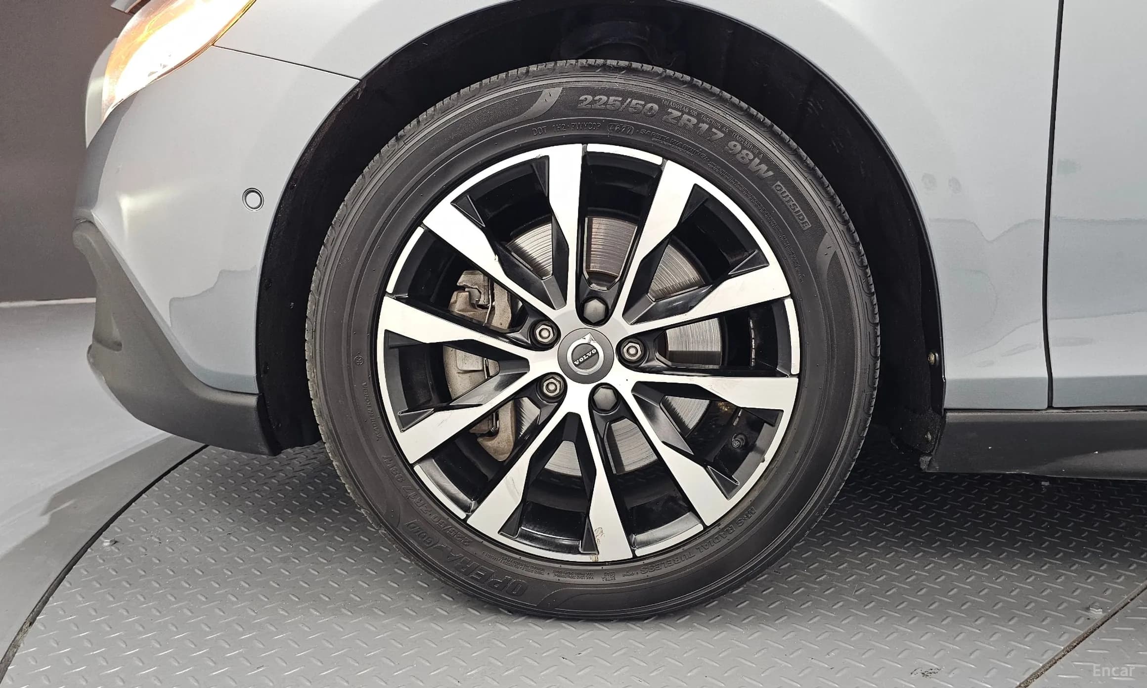 V40 Cross Country