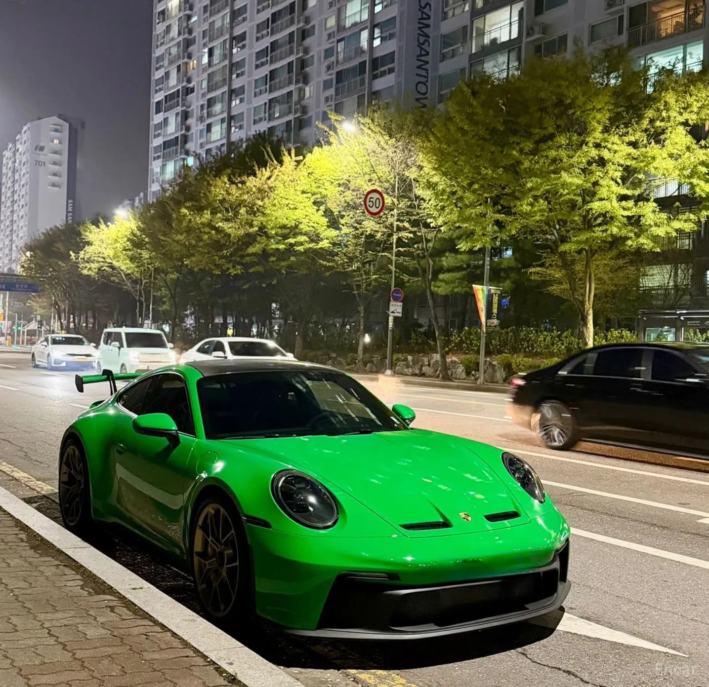 911 (992)