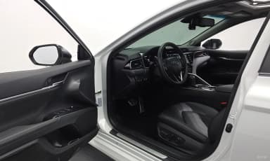 Camry (XV70)