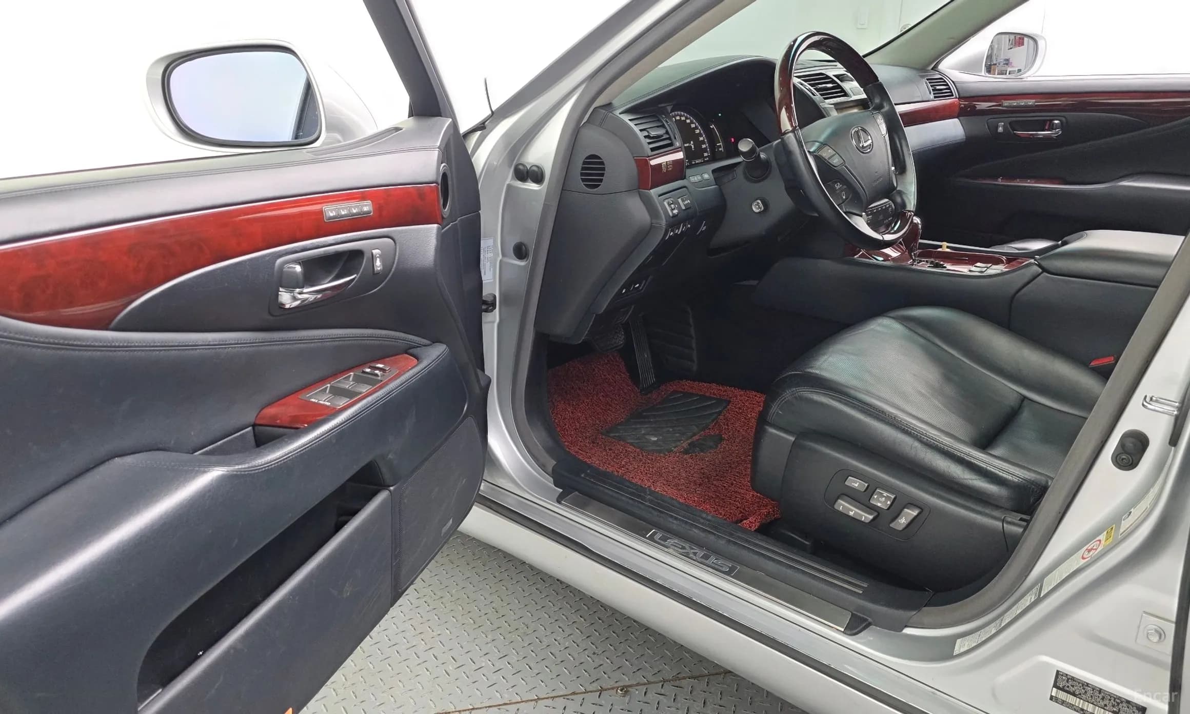 LS600hL