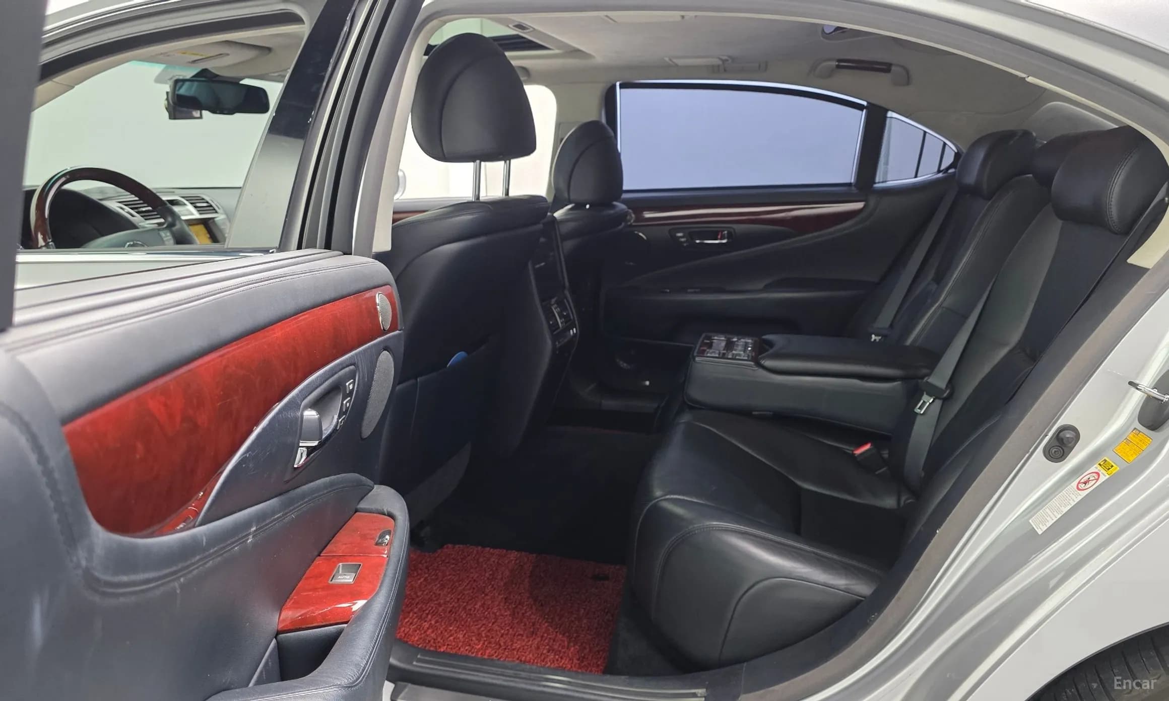 LS600hL