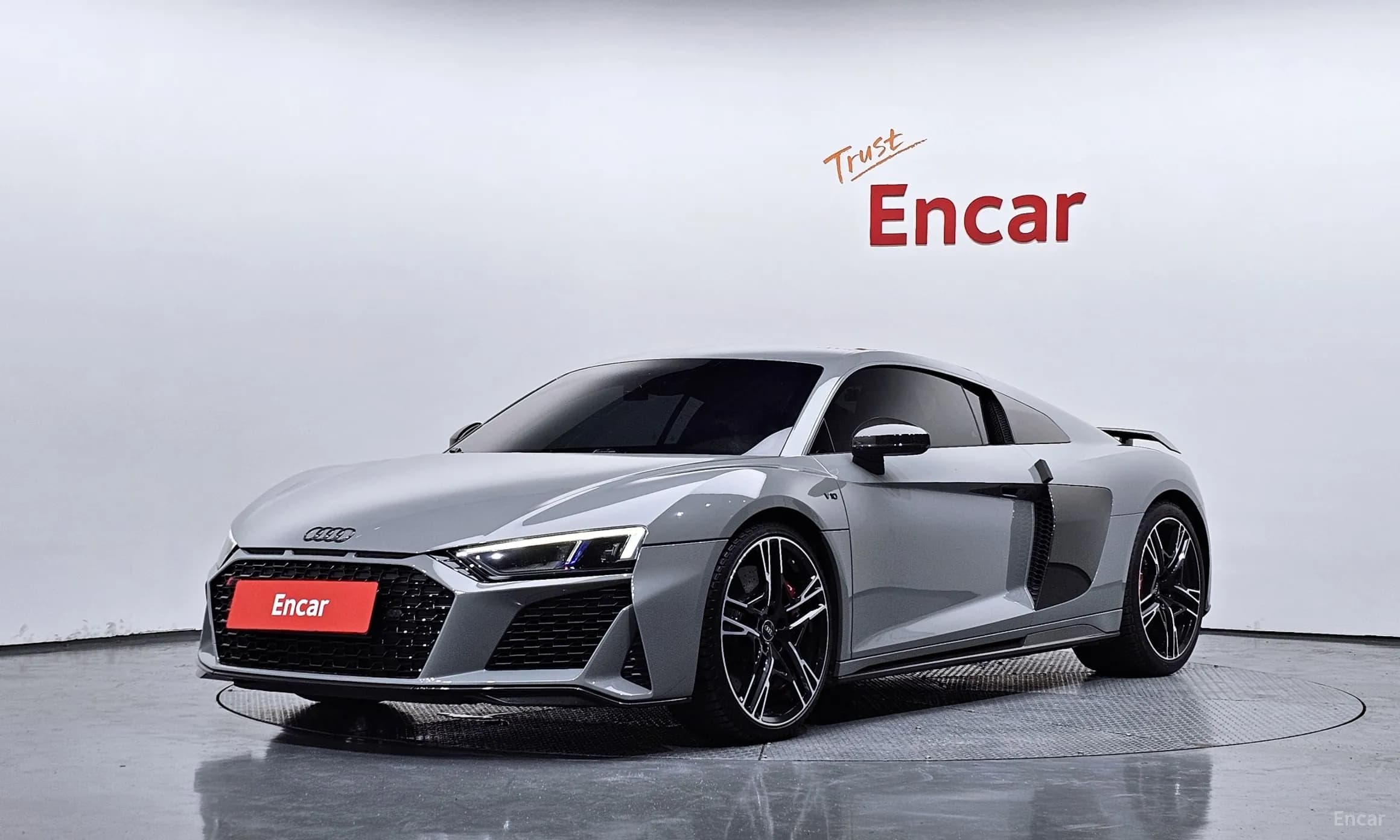 R8 (4S)
