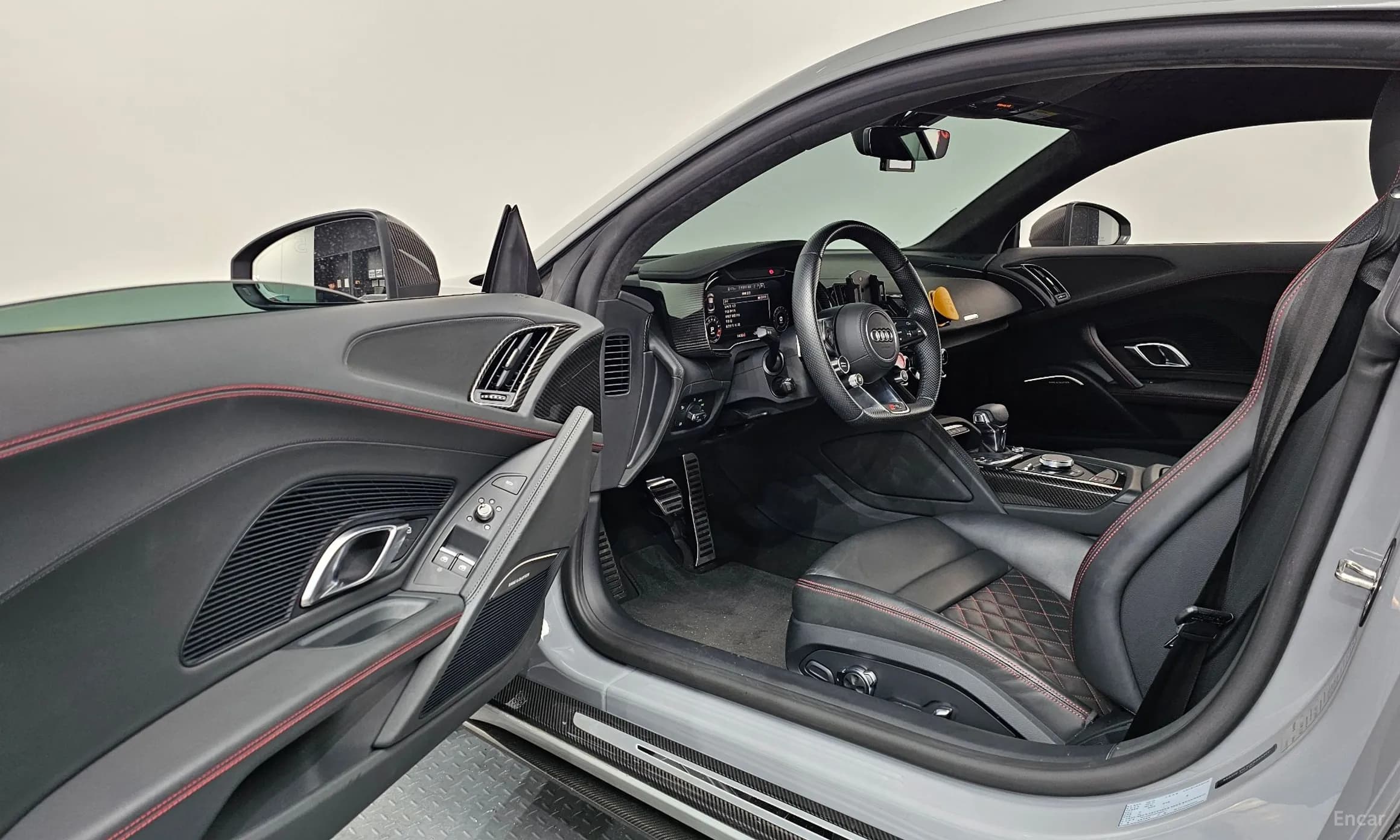 R8 (4S)