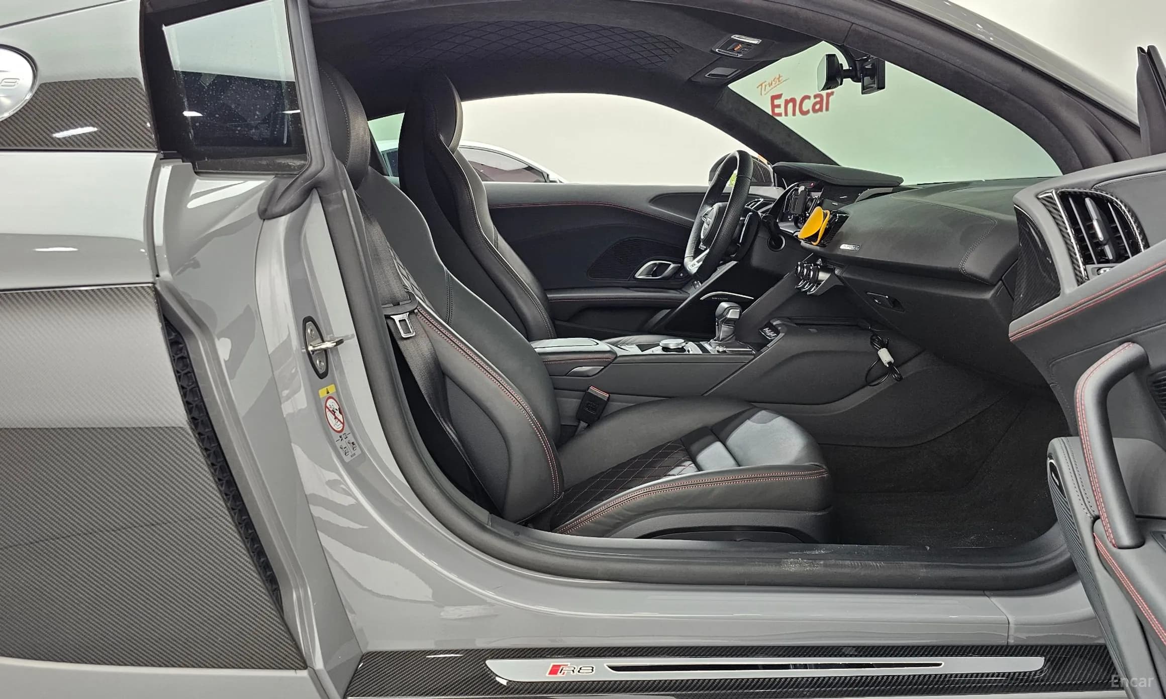 R8 (4S)