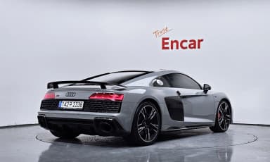 R8 (4S)
