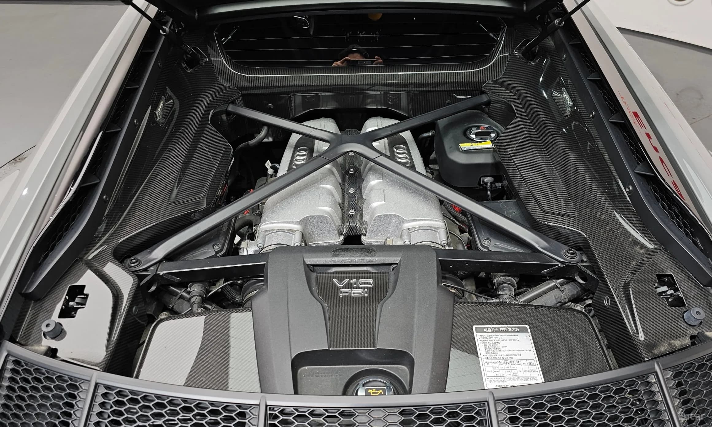 R8 (4S)