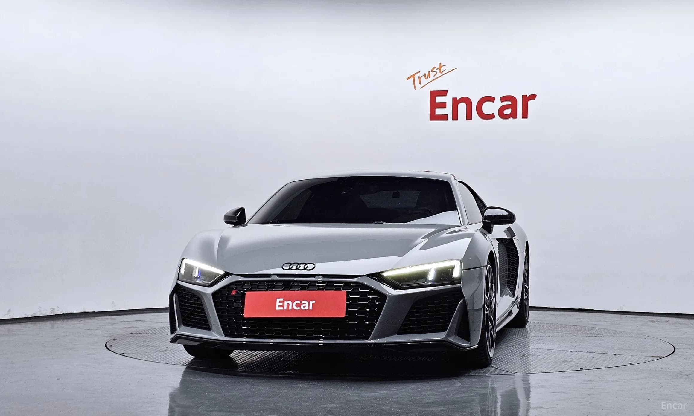 R8 (4S)