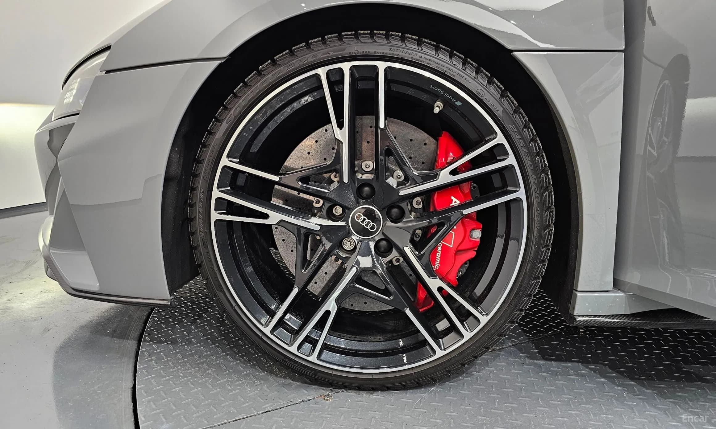 R8 (4S)