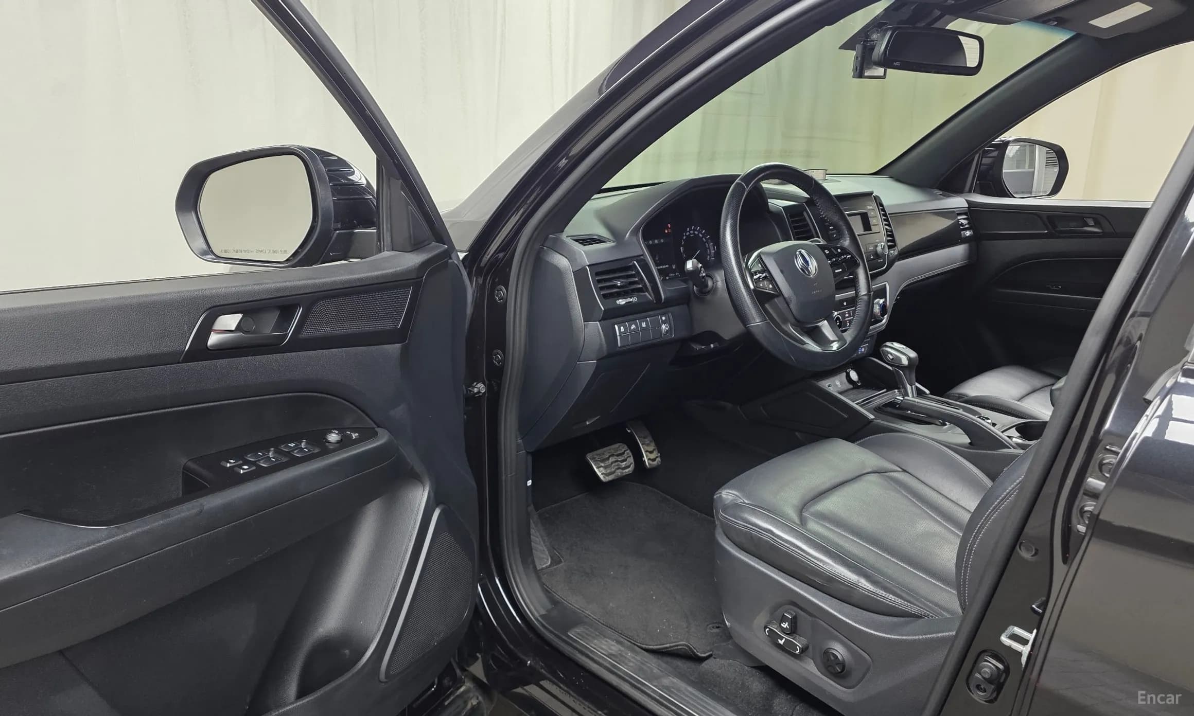 Rexton Sports Khan