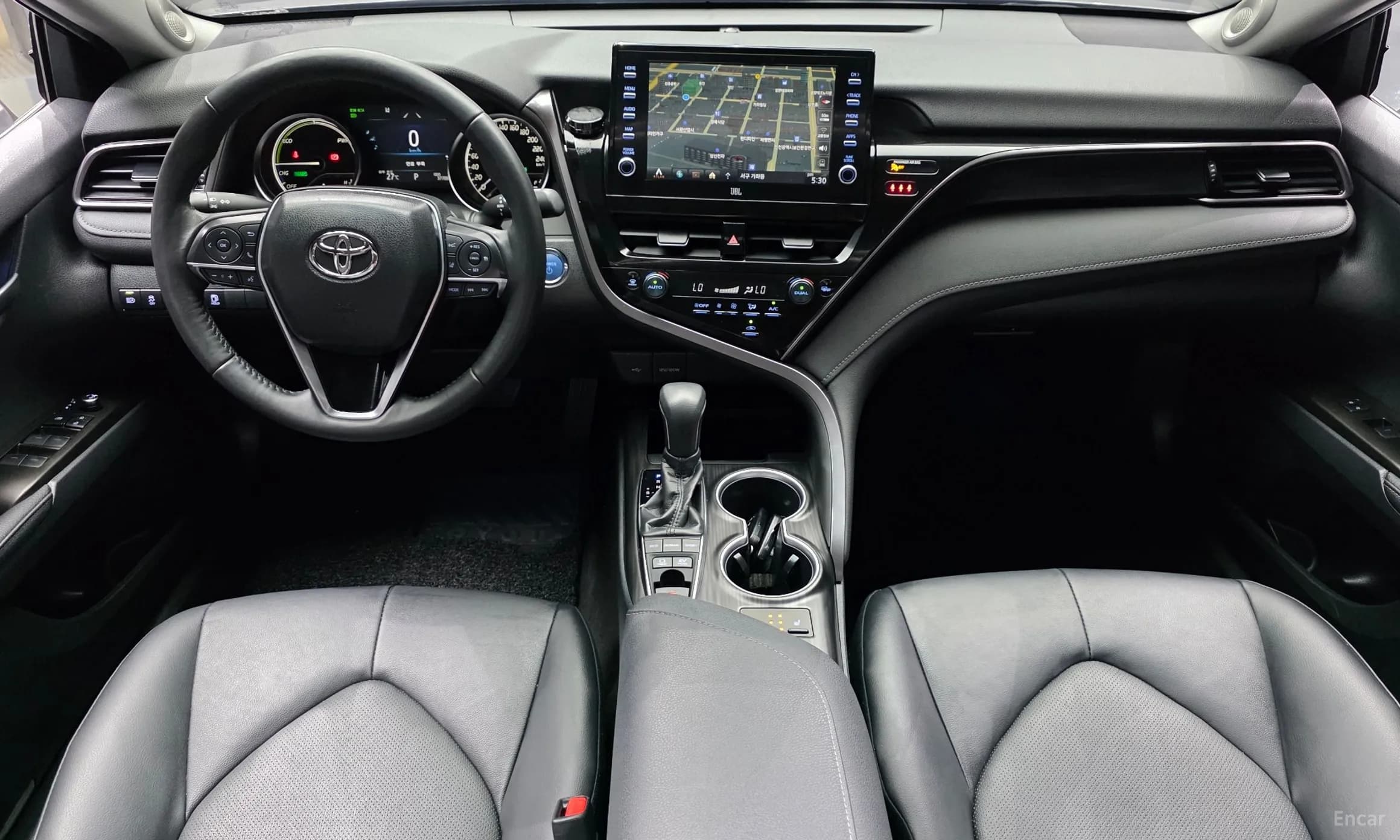 Camry (XV70)