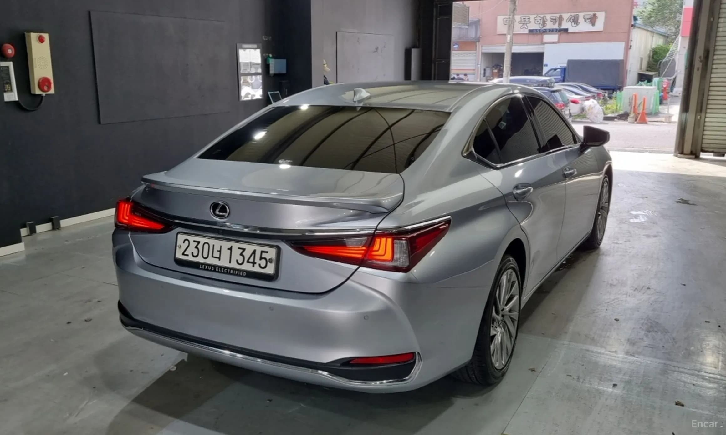 ES300h 7th Generation
