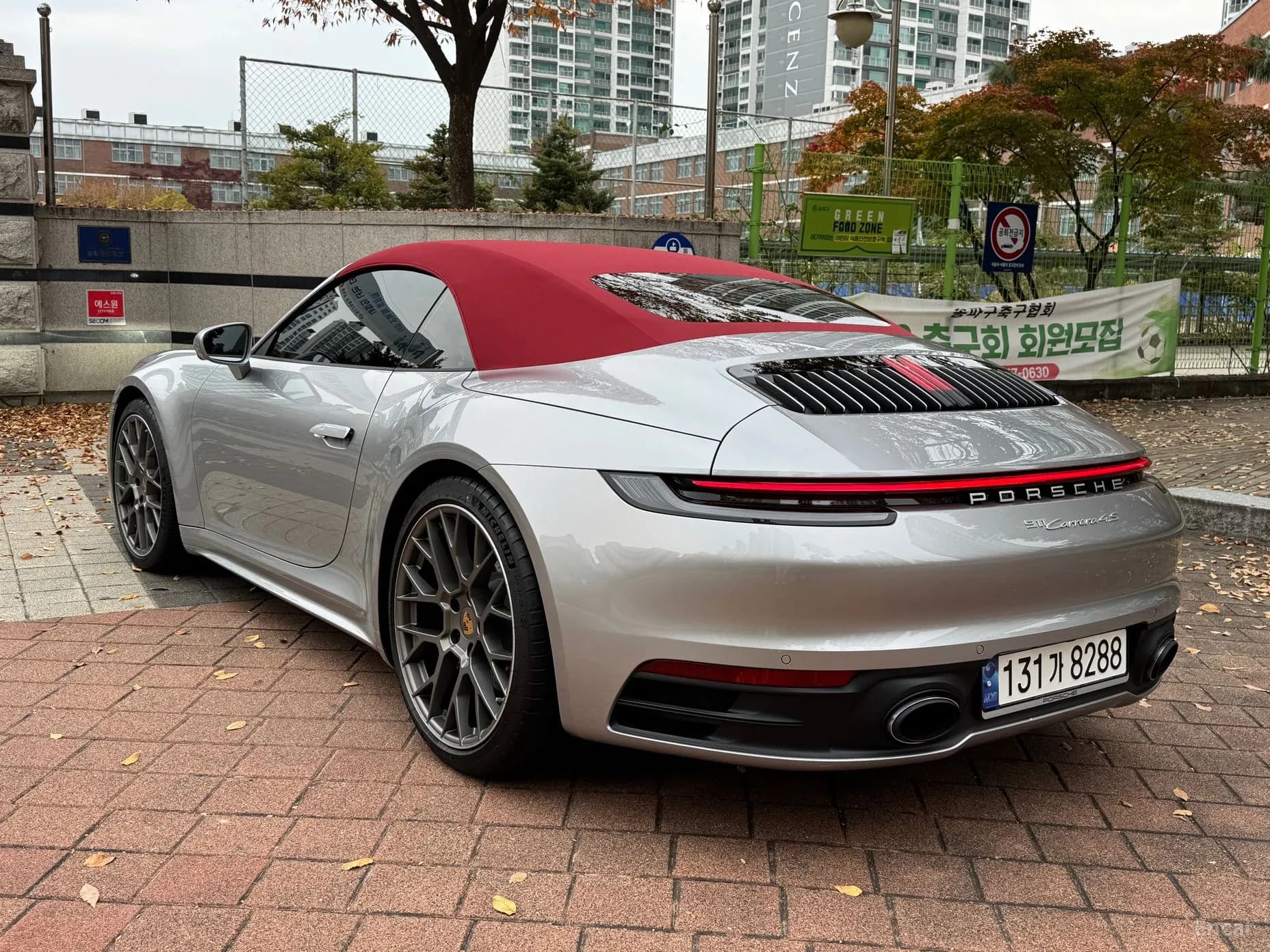 911 (992)