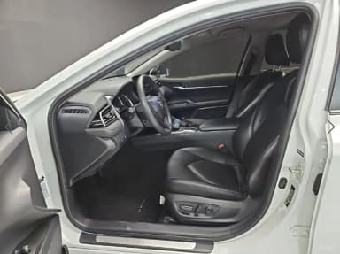 Camry (XV70)