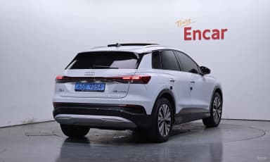 Q4 e-tron (F4)