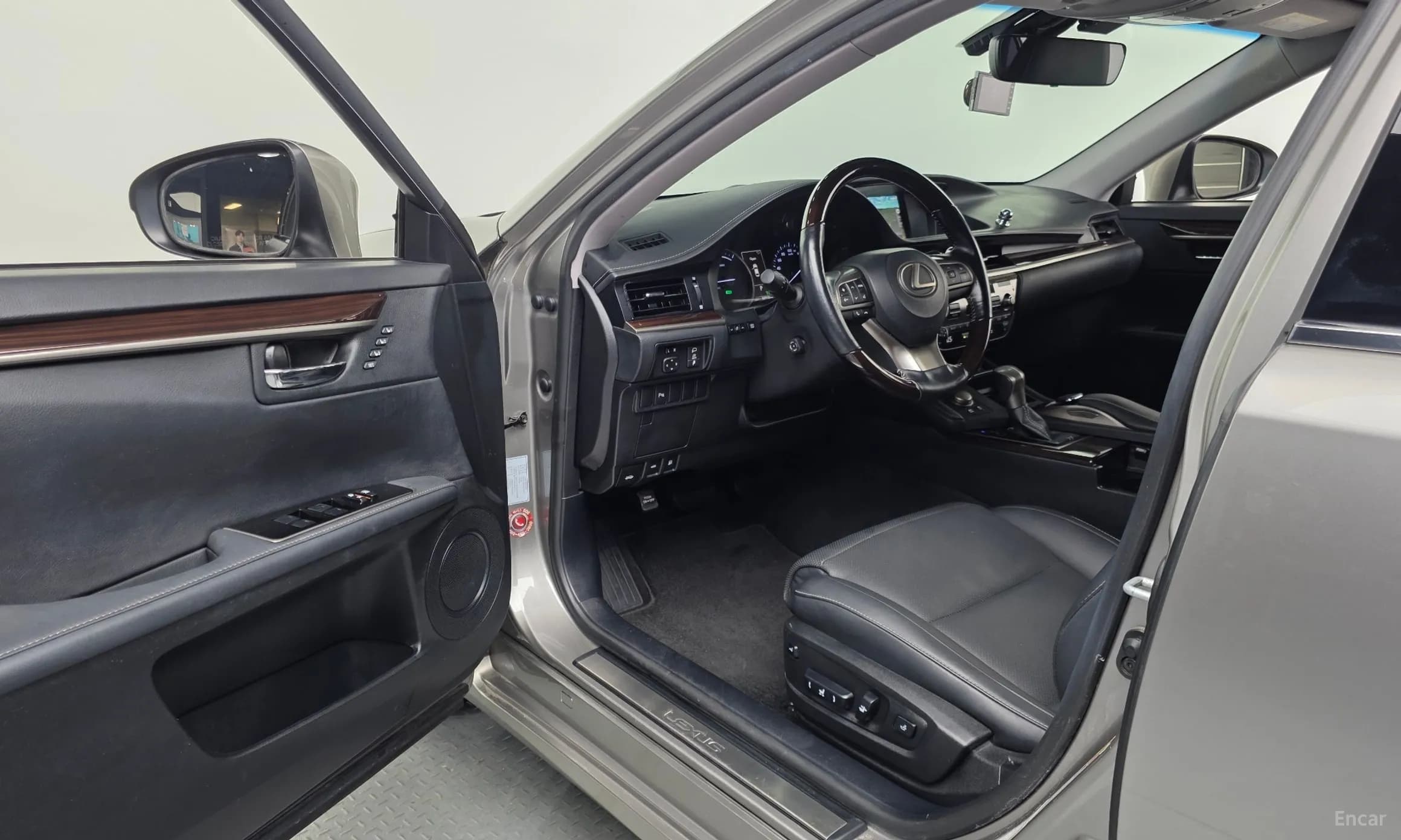 New ES300h