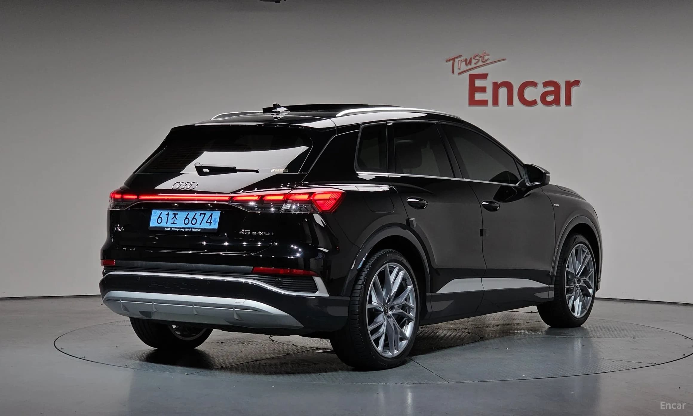 Q4 e-tron (F4)