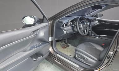 Camry (XV70)